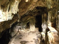 Grotta San Servolo.jpg